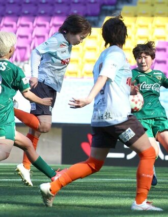 新潟Ｌ－日テレ東京Ｖ　後半追加タイム、途中出場のＭＦ富岡千宙が執念のゴールを決める＝サンガＳ（写真映像部・富山翼）