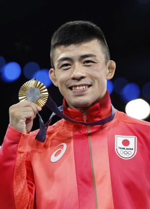 男子グレコローマン６０キロ級で金メダルを獲得した文田健一郎＝パリ（共同）