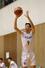男子決勝リーグ 帝京長岡-佐渡 第1クオーター、帝京長岡の青木凰介が3点シュートを決め、26-9=長岡市市民体育館