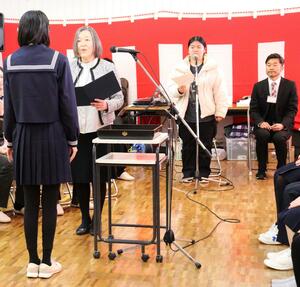 仲間との思い出を胸に中学３年生が巣立った修学式＝上越市安塚区