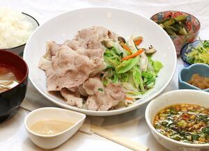 地元食材をふんだんに使った「妻有ポークの温しゃぶサラダ定食」