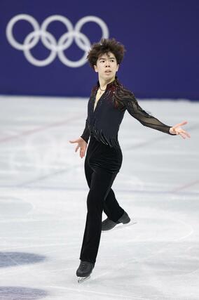 男子フリー　演技する佐藤駿＝ミラノ（共同）