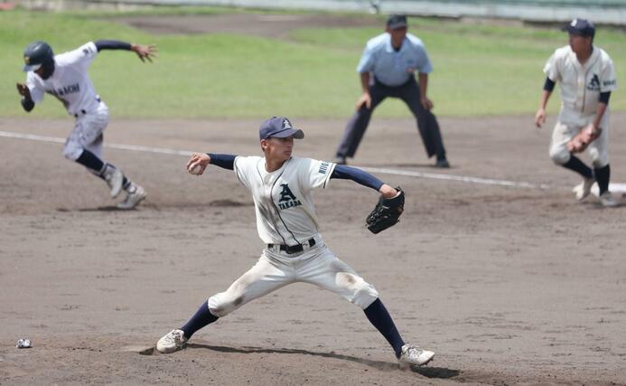 高田農－十日町　高田農先発の長谷川怜＝柏崎市佐藤池野球場