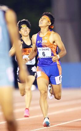男子八種競技　５６７２点で６位に入った神田大和（開志国際・６）。最終種目１５００メートルで力走する＝７月２９日、福岡市