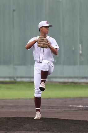 関根学園－柏崎　試合に敗れたものの１７三振を奪った柏崎の主戦飛田寛人＝１３日、柏崎市佐藤池球場