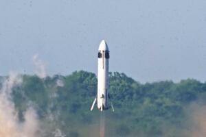 ホンダが成功した再使用型小型ロケットの離着陸実験の様子=17日、北海道大樹町