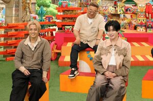 『坂上どうぶつ王国』に出演する(左から)高橋海人(King & Prince)、伊達みきお(サンドウィッチマン)、長尾謙杜(なにわ男子) (C)フジテレビ