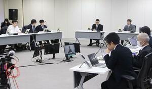 屋内退避について議論する原子力規制委員会の検討チーム=2月5日、東京都