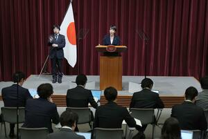 記者会見する高市首相＝１９日午後、首相官邸