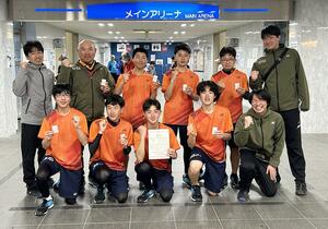 ソフトテニスの都道府県対抗全日本中学大会で5位入賞の新潟県チーム=3月28日、三重県(チーム提供)