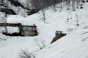 流失した福島県只見町の鉄橋「出逢橋」。雪崩が原因とみられる=10日(福島県提供)