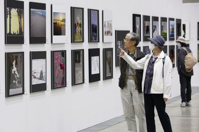 新潟県ジュニア美術展覧会作品集  第３０回展記念 /新潟日報メディアネット/新潟県美術教育連盟（大型本） 新潟県ジュニア美術展覧会作品集 第30回展記念 /新潟日報メディア