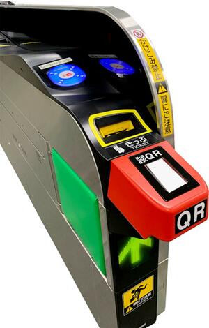 QRコードをかざして通れる改札(JR東日本提供)