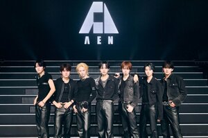 AEN（左から）ハルト、ジヨン、ジュンソ、ギュヒョン、カイラ、ハル、ボミン