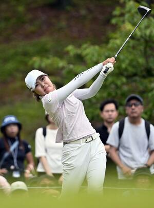 通算16アンダーで優勝した高橋彩華=六甲国際GC