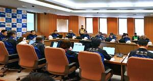 静岡県庁で開かれた台風15号に伴う被害に関する会議=8日午前