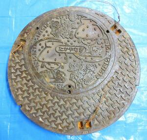 柏崎市が販売するマンホールのふた。高柳町時代に作られたとみられる