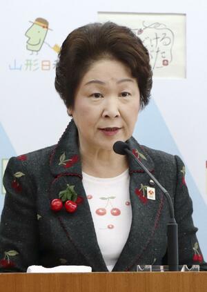 定例会見をする山形県の吉村美栄子知事=6月6日、山形県庁