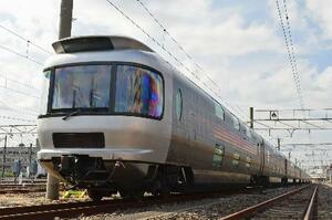 寝台特急カシオペアの車両(JR東日本提供)