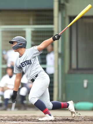 新発田中央－中越　７回中越２死二、三塁、室星燿が適時三塁打を放ち６－２＝三条パール金属スタジアム