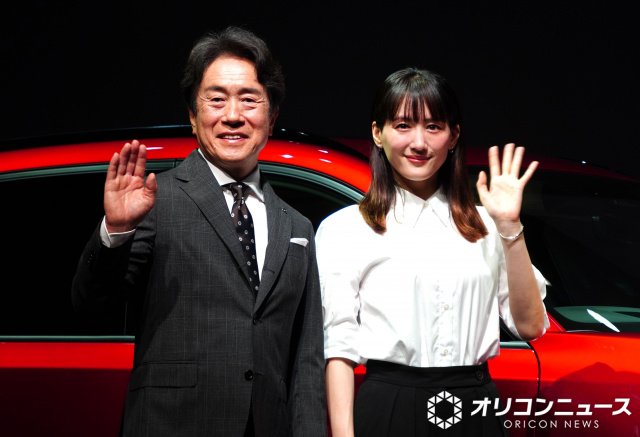カンヌ帰り”綾瀬はるか、新型CX-5を笑顔で堪能 同郷マツダのブランド
