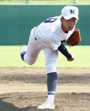 糸魚川白嶺-六日町 先発し5回を投げた六日町の高野昴=佐藤池球場