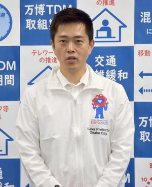 大阪府庁で取材に応じる吉村洋文知事=11日正午ごろ