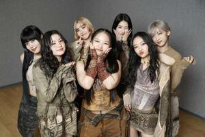 HANAのメンバー。左からNAOKO、KOHARU、MAHINA、CHIKA、MOMOKA、YURI、JISOO=東京都千代田区(撮影・熊谷政宣)