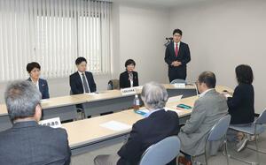 知事選で連携して幅広い支援を呼びかけていくことを確認した４者協議＝５日、新潟市中央区