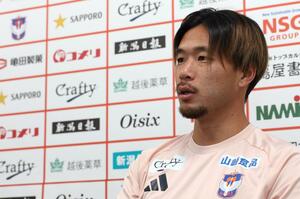 インタビューに応じる堀米悠斗