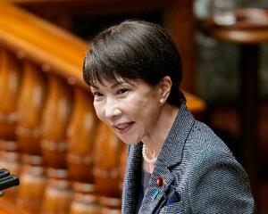参院本会議で答弁する高市首相=19日午前