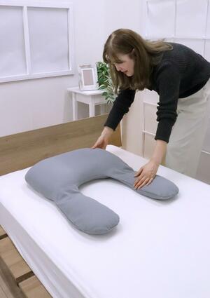 睡眠中の呼吸を意識した「脱力まくら」