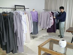 亀田縞の洋服を扱う「TULIP EN MENSEN」の新店舗=新潟市中央区