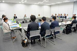 中央最低賃金審議会の小委員会=1日午前、東京都千代田区