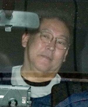 　送検のため兵庫県警本部を出る「ＮＨＫから国民を守る党」党首の立花孝志容疑者＝１０日午前９時４２分