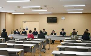 糸魚川市長選の立候補予定者説明会=3月25日、糸魚川市民会館