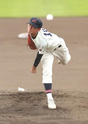 柏崎工-新潟 6回1失点の好投を見せた新潟の先発笹川煌馬=長岡市悠久山