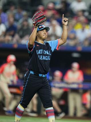 オールスター戦の４回に初登板し、１回を三者凡退に抑えたカブス・今永＝アーリントン（共同）