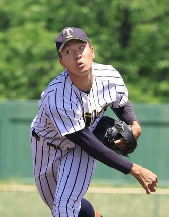 関根学園-帝京長岡 関根学園に完封勝利した帝京長岡の茨木佑太=長岡市悠久山球場