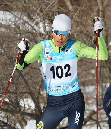 少年男子コンバインド後半距離　２位スタートの鈴木教究（十日町総合高）が逆転で優勝＝秋田県鹿角市花輪の花輪スキー場ＸＣコース、２０２５年２月１５