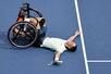 テニスの全米オープン車いすの部男子シングルスで優勝し、喜ぶ小田凱人。四大大会とパラリンピックを全制覇する「生涯ゴールデンスラム」を史上最年少で達成した=2025年9月、ニューヨーク(共同)
