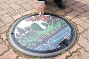 村上市が広告入りマンホールのふたを設置　広告主は都市環境緑化に決まる「街の活性化に役立ちたい」
