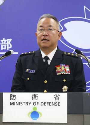 　記者会見する吉田圭秀統合幕僚長（当時）＝２０２５年７月、防衛省