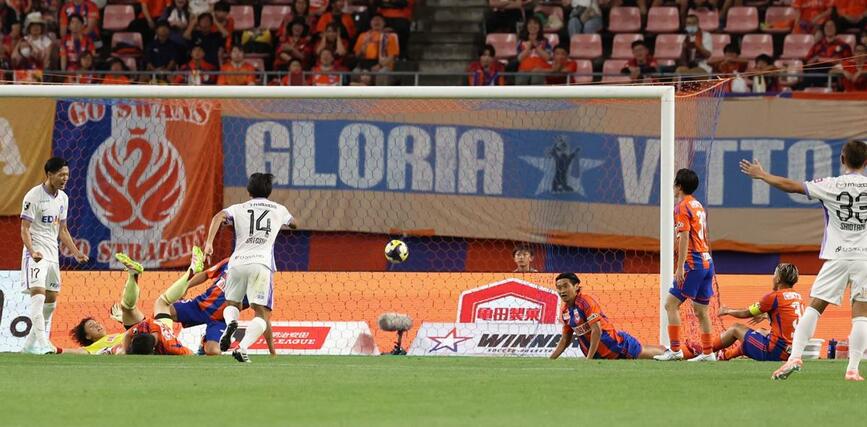 後半、追加点を奪われ０－２＝７月２０日、デンカビッグスワン