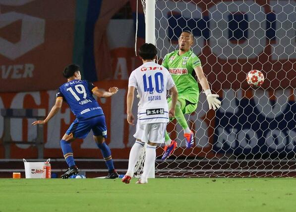 新潟ー長崎　前半３３分、長崎に再び追加点を決められ０－３＝トラスタ