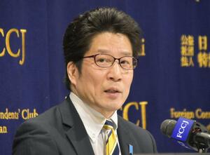 日本外国特派員協会で記者会見する拉致被害者家族会代表の横田拓也さん=4月5日、東京都千代田区