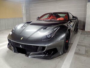 東京国税局が出品したイタリアの高級自動車「フェラーリ」(国税庁提供、画像の一部が加工されています)
