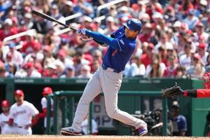 米大リーグ、ナショナルズ戦の3回、今季初本塁打となる3ランを放つドジャースの大谷翔平=3日、ワシントン(共同)