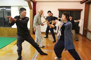 神楽舞の練習に励む北紘子さん