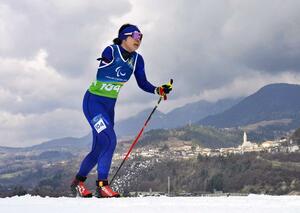 女子１０キロ立位　力走する出来島桃子＝テーゼロ（共同）